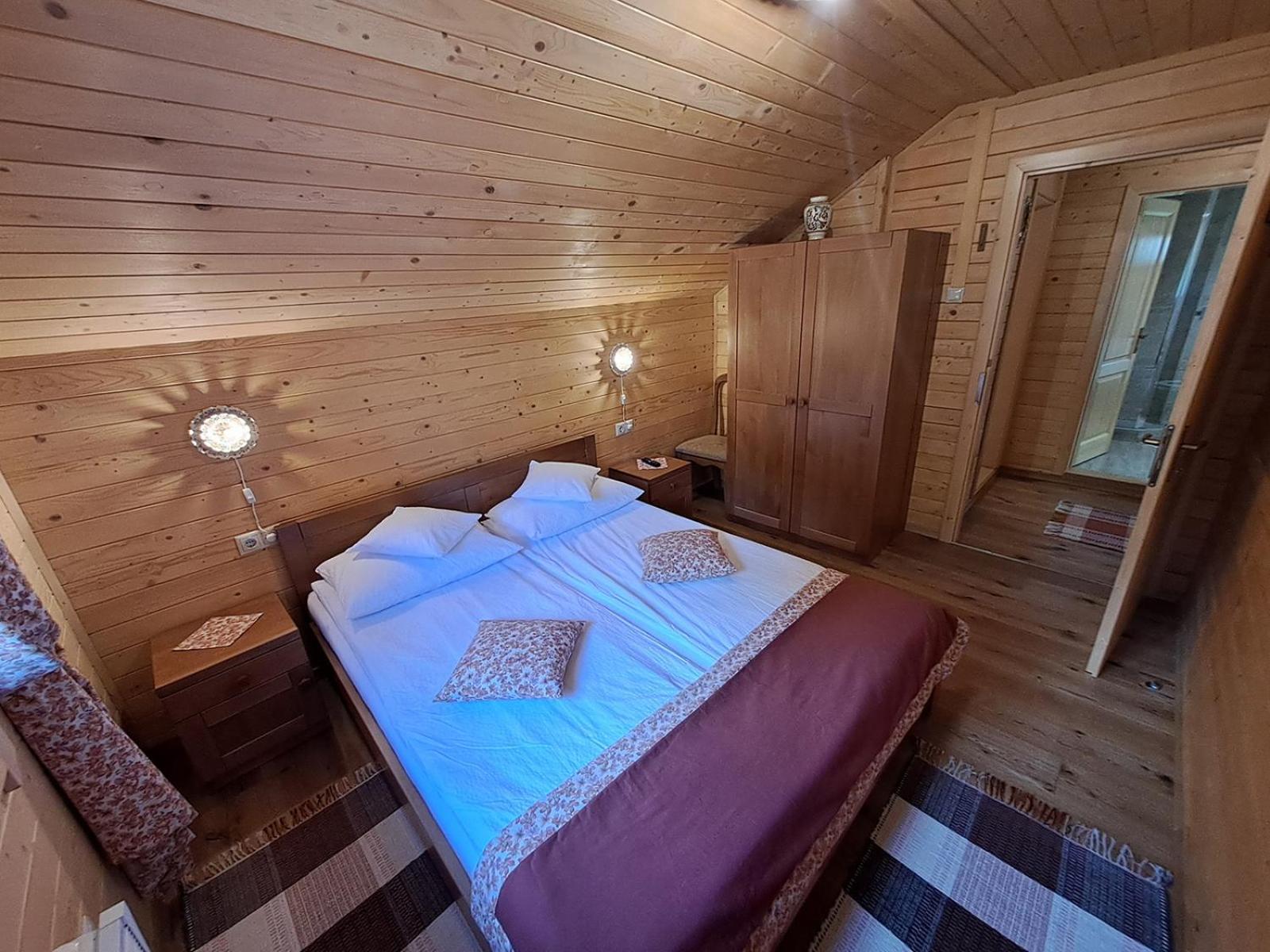 Vila Nagy Lak Sub Cetate Exteriér fotografie