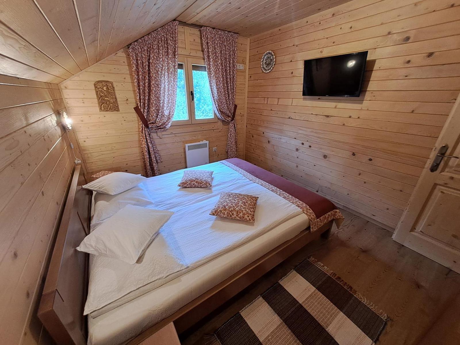 Vila Nagy Lak Sub Cetate Exteriér fotografie