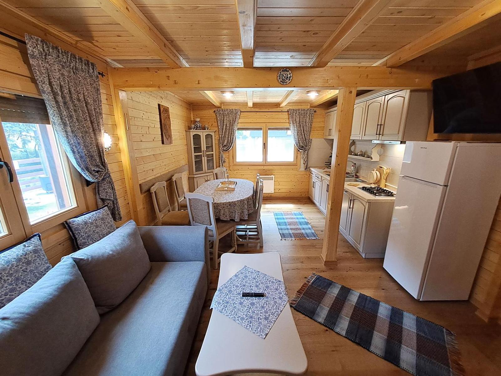 Vila Nagy Lak Sub Cetate Exteriér fotografie