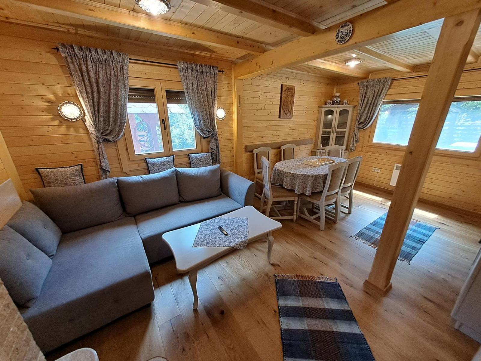 Vila Nagy Lak Sub Cetate Exteriér fotografie