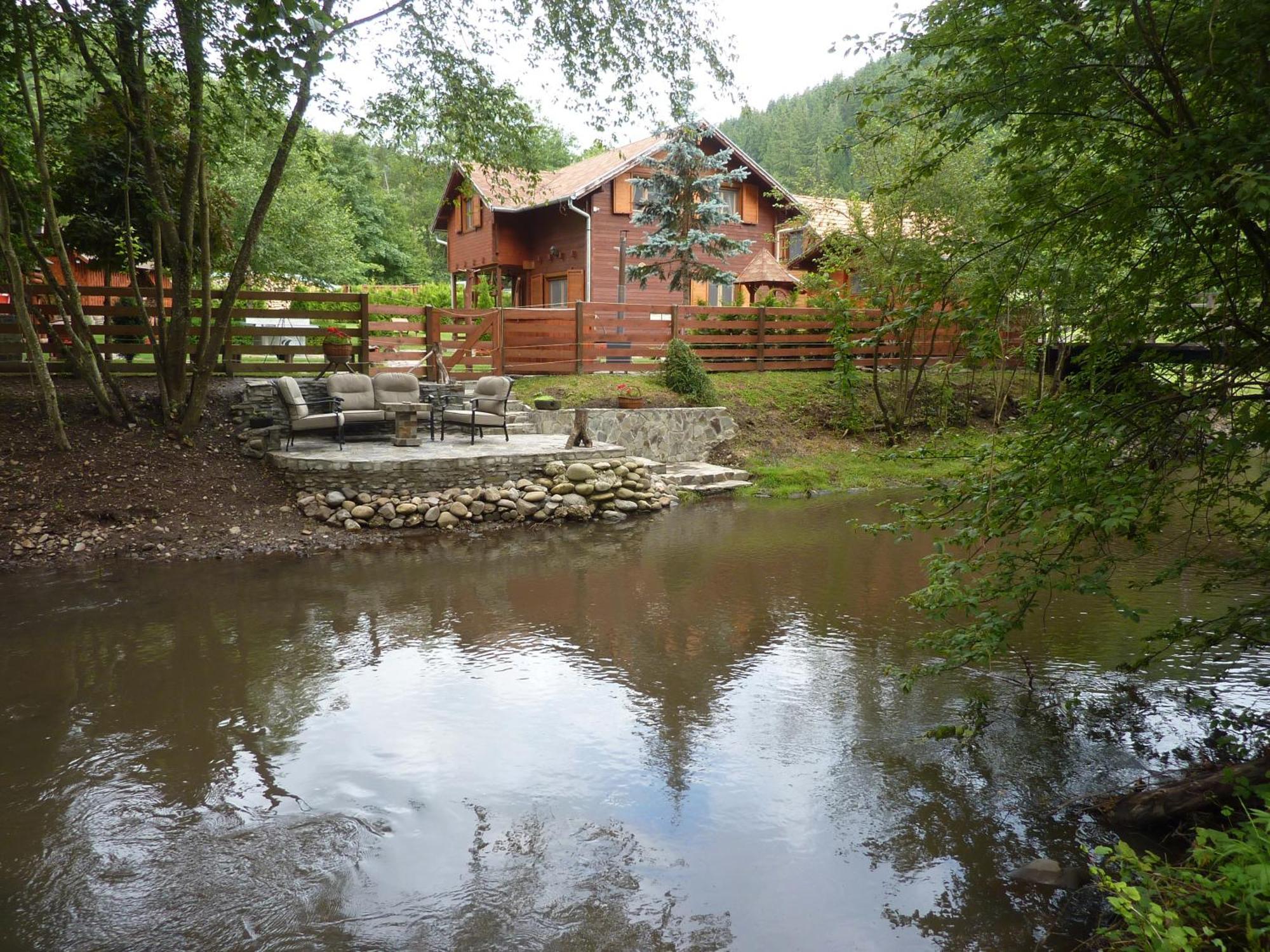 Vila Nagy Lak Sub Cetate Exteriér fotografie